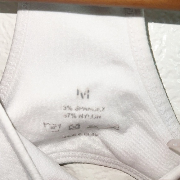 NVGTN Women’s Right Hook Closure Flawed Sports Bra - Picture 4 of 8